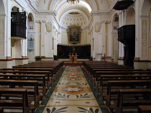 0057 kerk binnen.JPG